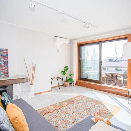 Liiiving In Porto | Sea & River View Apartment *
