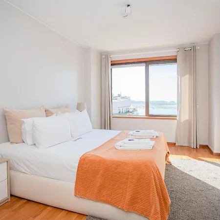 Liiiving In Porto | Sea & River View Apartment